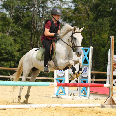 Venez découvrir l'équitation dans le centre équestre à Blond