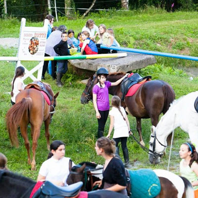 Venez découvrir l'équitation dans le centre équestre à Blond